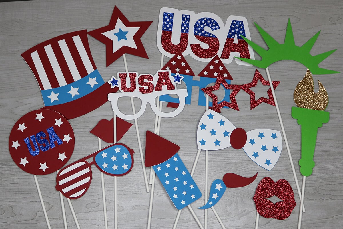 4th of July Photo Booth Props {Free SVG & Printable}