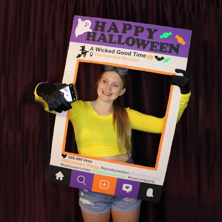 DIY Halloween Photo Booth Frame