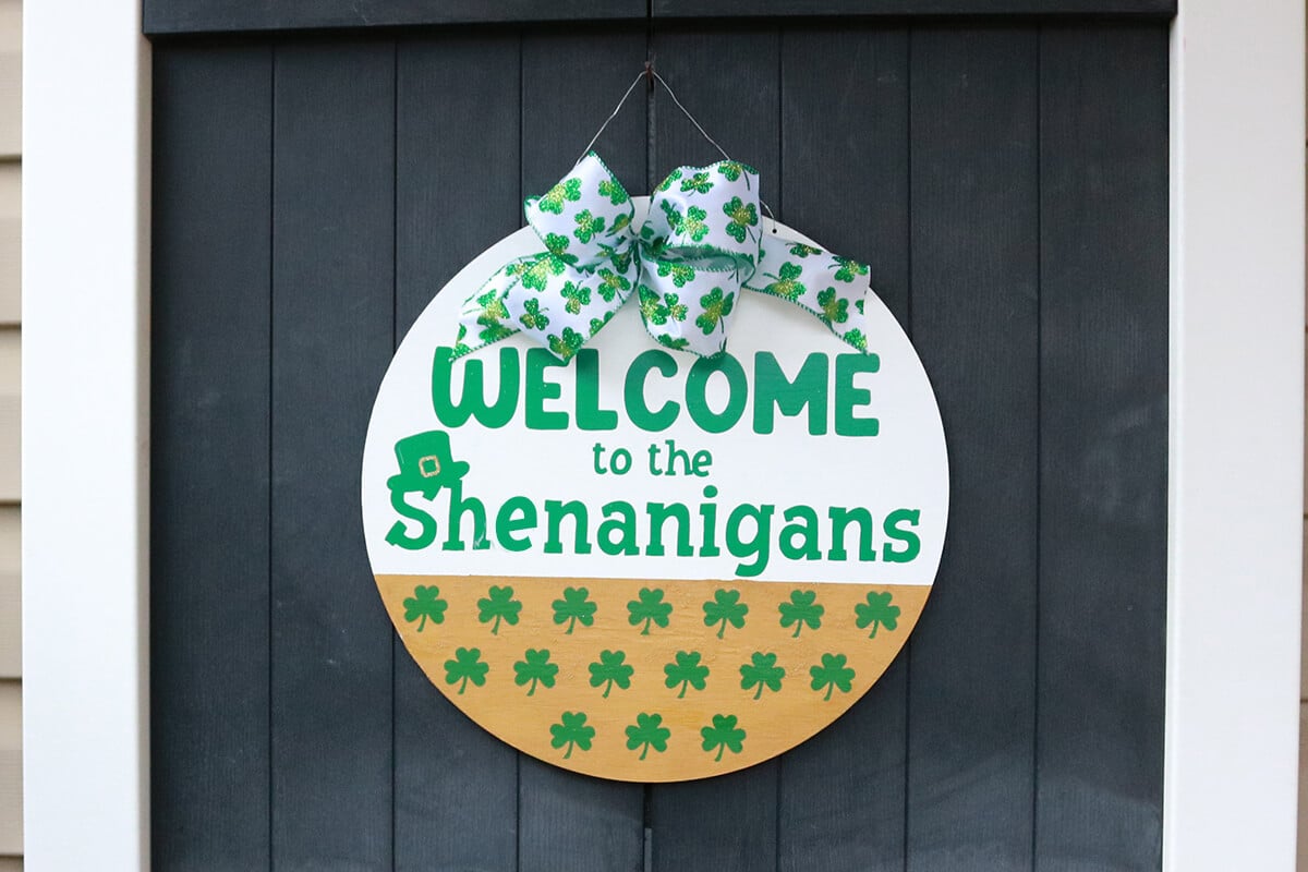 Learn how to make signs with Cricut